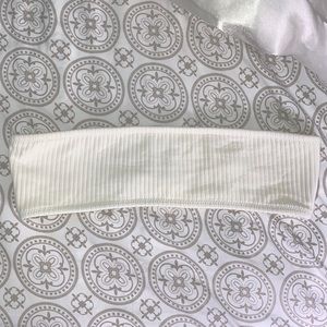 Strapless triangl top